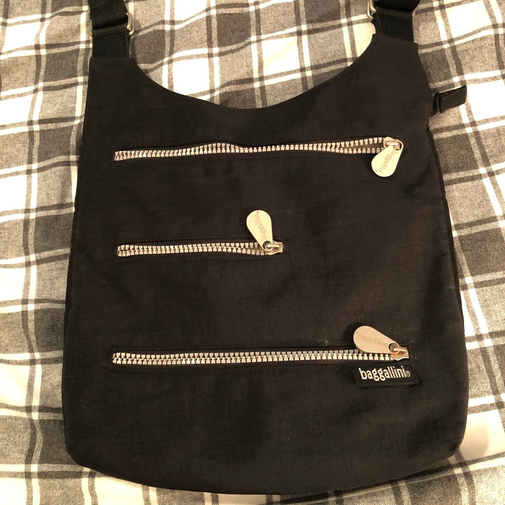 Baggallini black crossbody bag.